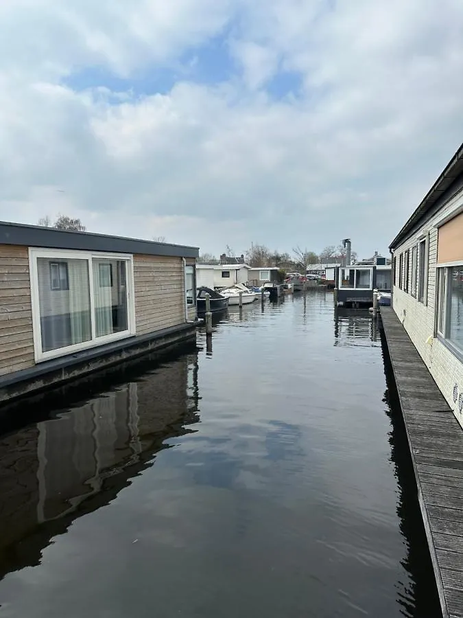 Rw-Aalsmeer,Waterloft Near Amsterdam And Schiphol Алсмер